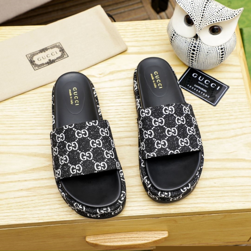 G*u*i slippers